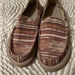 SONUK CASUAL SHOES EUC no sign of wear very clean very comfortable! Size 7